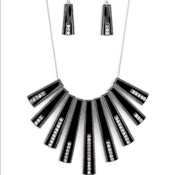 FAN-tastically Deco necklace, and earrings - Picture 1 of 2